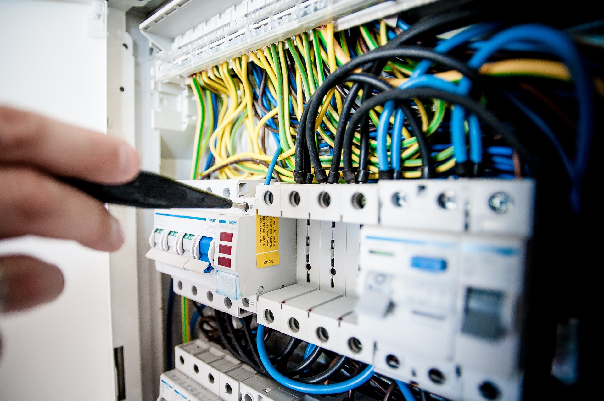ELMMATIC - Izrada električnih razvodnih ormara i elektroinstalacija